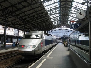 "TGV in Lausanne CFF" by Daniel Sparing from Budapest, Hungary - TGV in Lausanne CFFUploaded by Manoillon. Licensed under CC BY 2.0 via Wikimedia Commons