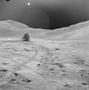 477px-Apollo_15_LM_on_surface