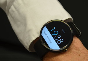 640px-Moto360Cropped (1)