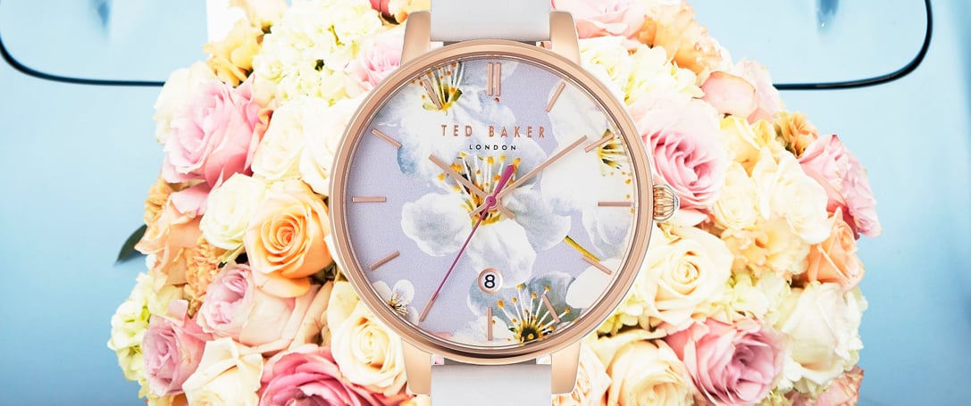 TED BAKER フラワーモチーフ スケルトン リラベル 花 腕時計 テッドベーカー22年秋冬新作ピンクカラーの“フラワーモチーフ