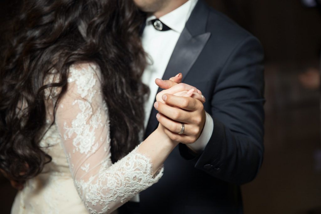 Should I Wear A Watch For My Wedding?