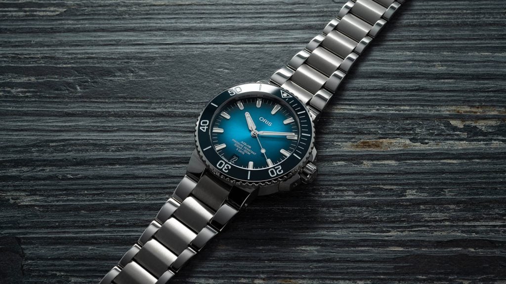 New Aquis Date Calibre 400