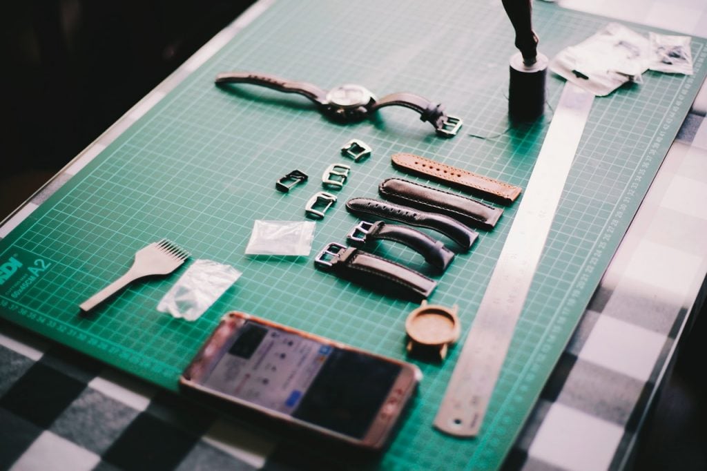 How to Adjust Watch Straps