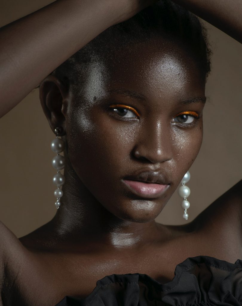 model with pearl earrings