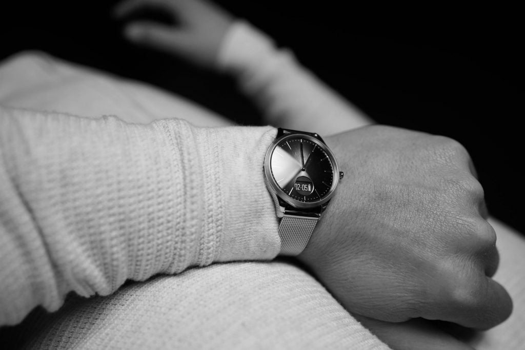 What is a Hybrid Watch?: Definition and Recommendations