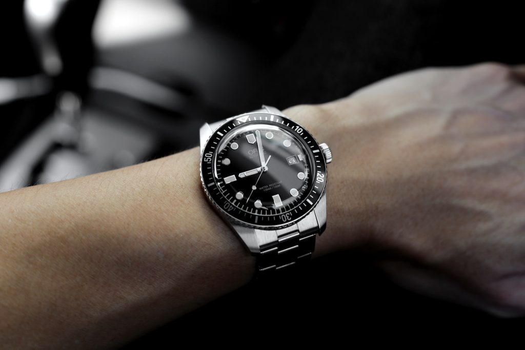 10 Pros and Cons of Divers Watches