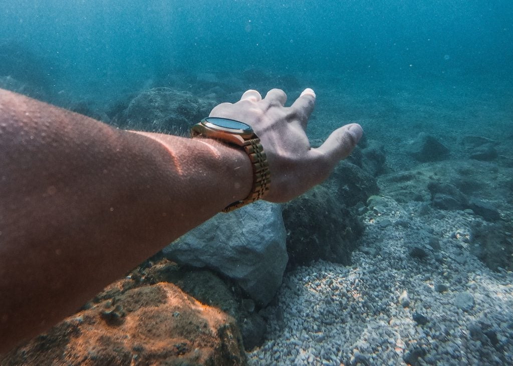 10 Pros and Cons of Divers Watches