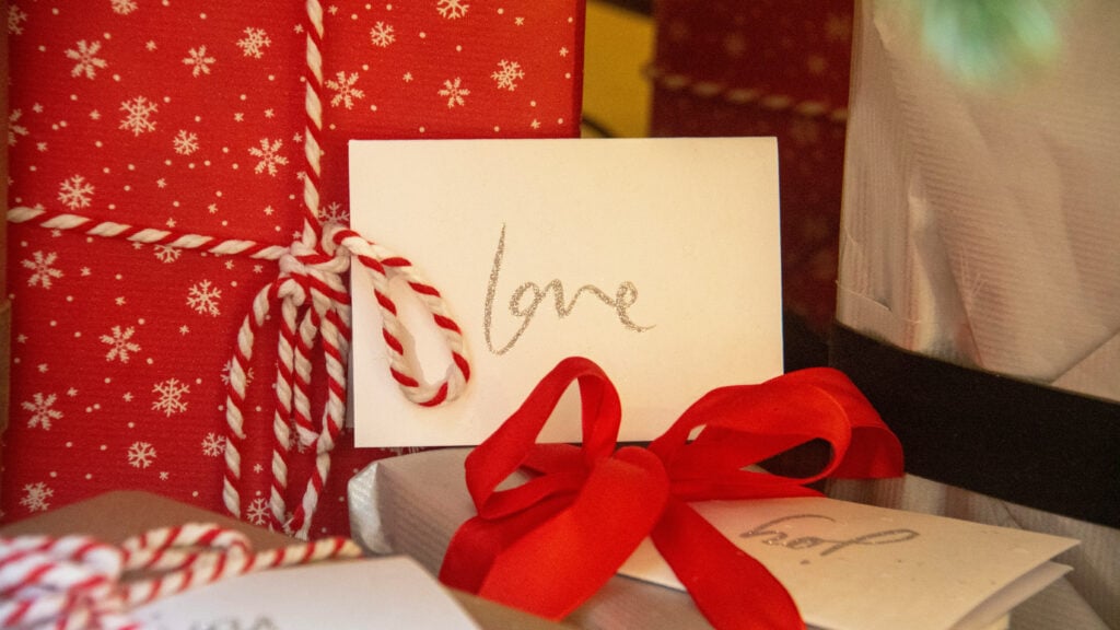 Romantic Christmas Gift Guide