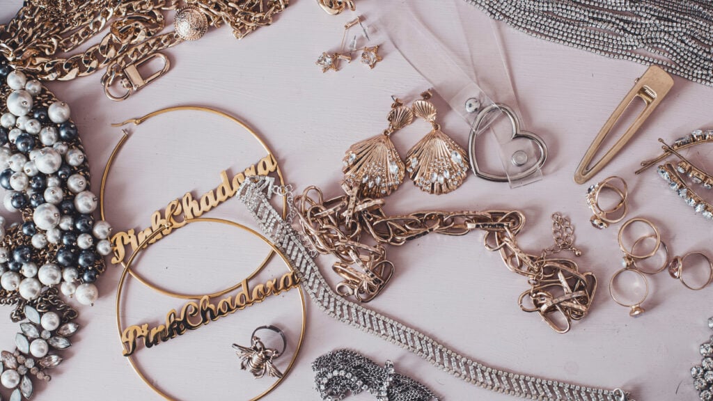Should I Wear Silver or Gold Jewellery?