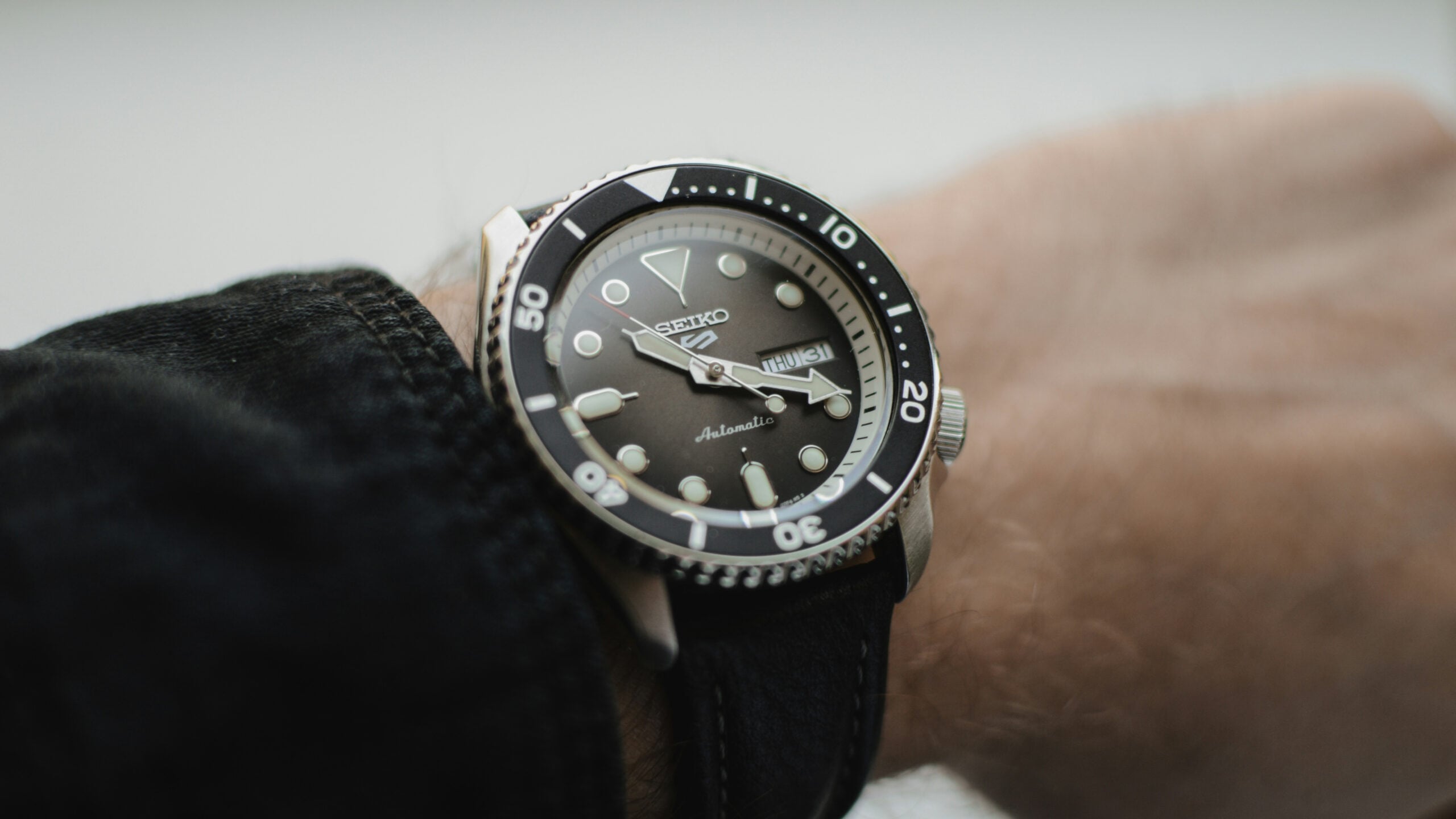 Luxury vs Everyday Watches: Which Fits Your Lifestyle? - First Class ...