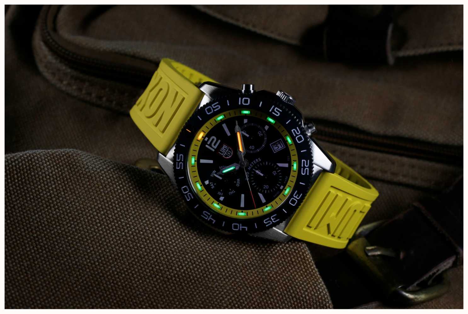 Luminox Pacific Diver Chronograph Black / Yellow - 44mm Diver XS.3145 ...
